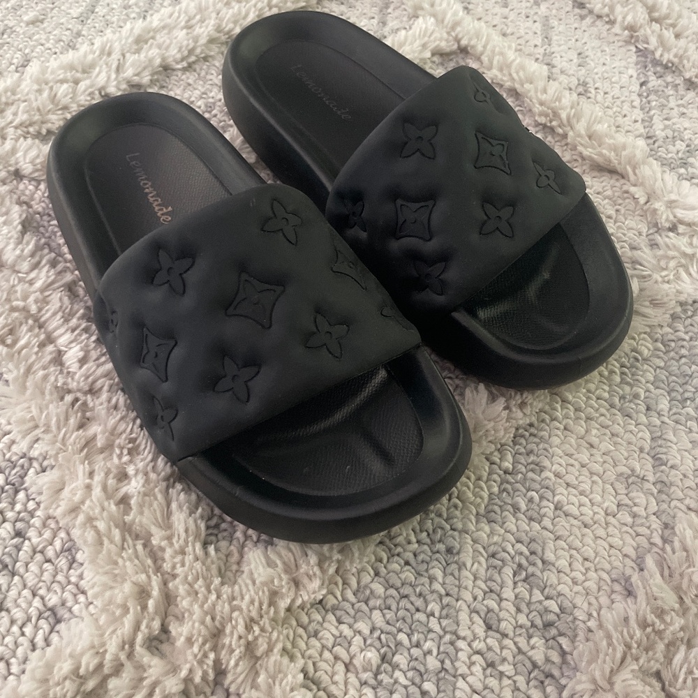 Lemonade slides (Talulah Poolside Embossed Slide)